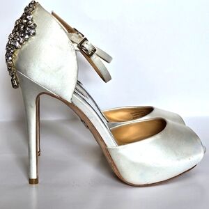 Badgley mischka wedding shoe size 7M